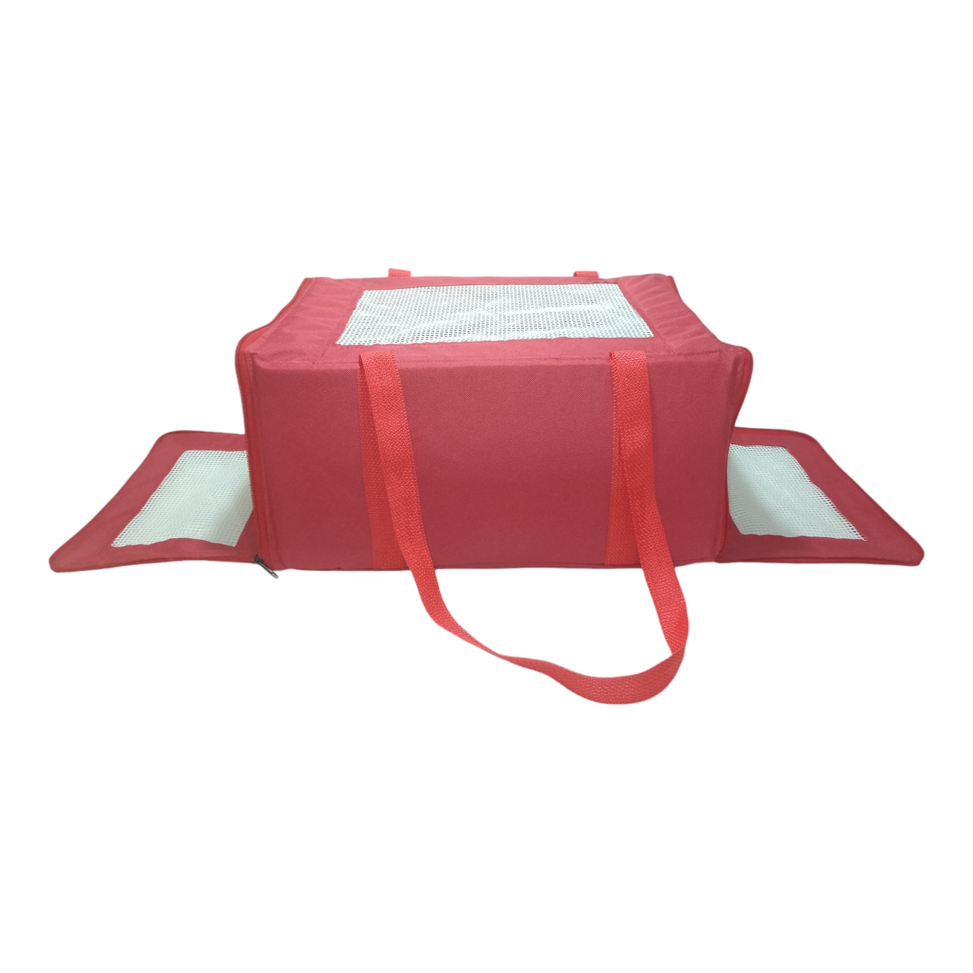 AereoBag vermelha vista frontal com duas aberturas laterais estendidas. Telas de ventilação visíveis no topo e em ambas as extremidades. Alças de mão vermelhas. Design versátil para fácil acesso e ventilação do pet durante viagens aéreas.